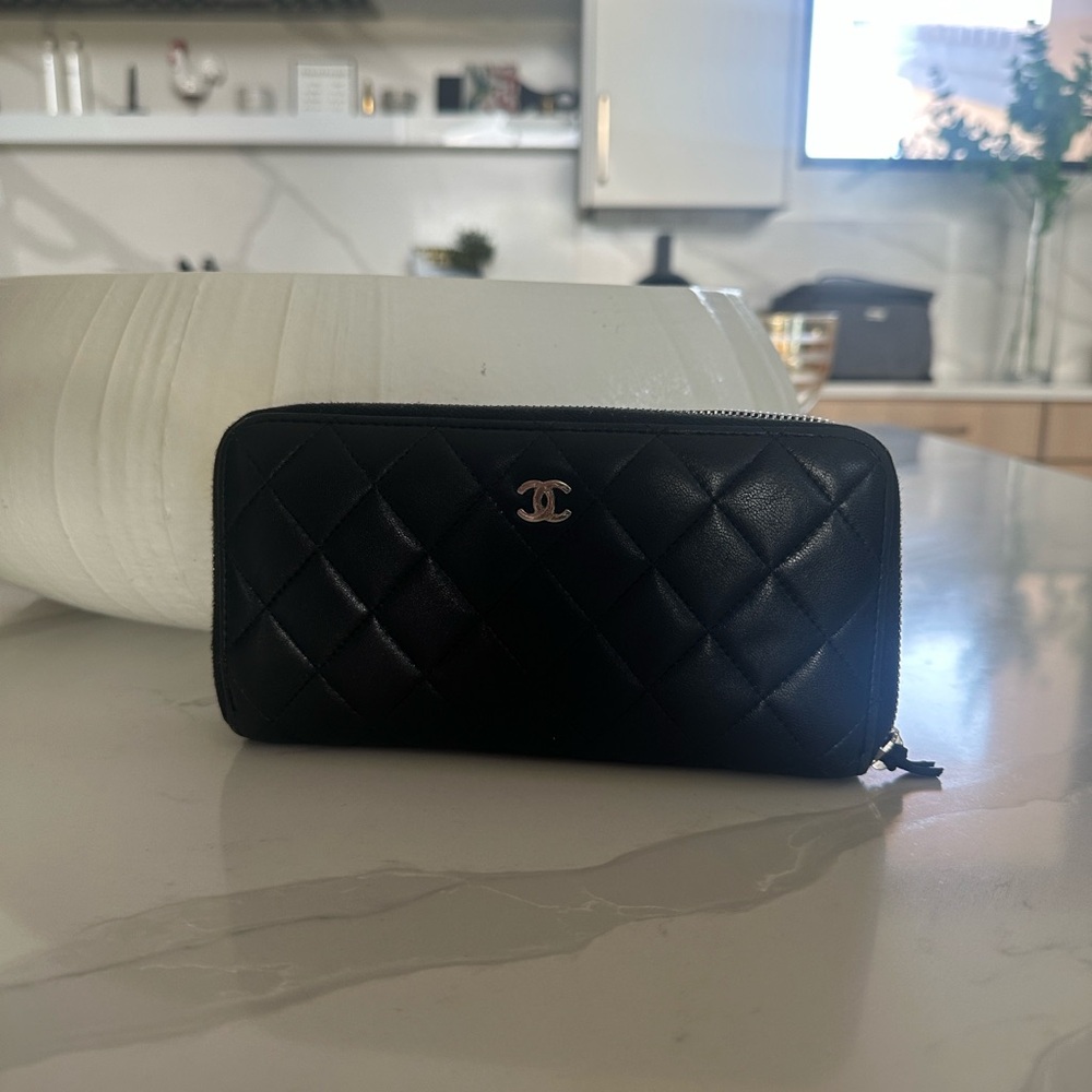 CHANEL Black Quilted Leather Wallet - Picture 6 of 14